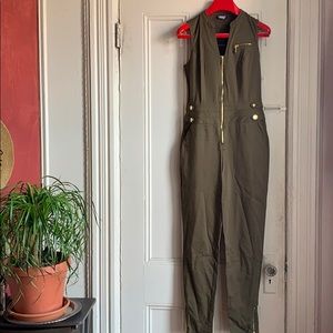 Sleeveless Jumper with Gold Button/Zipper Details